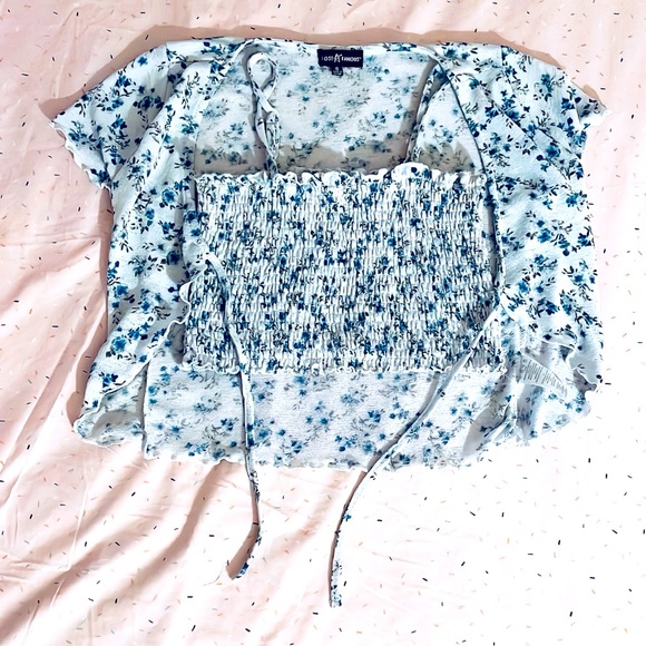 Almost Famous Tops - Almost Famous Blue Floral Top 🌸